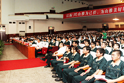 作為推動(dòng)企業(yè)加快發(fā)展三大平臺(tái)之一的人力資源管理提升工作，將是當(dāng)前和今后一段時(shí)期山推股份人力資源管理的首要任務(wù)。