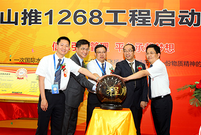 2011年山推信息化建設(shè)有三件大事：ERP、PDM、呼叫中心，其中ERP為核心，PDM是基礎(chǔ)，呼叫中心為方式之一。